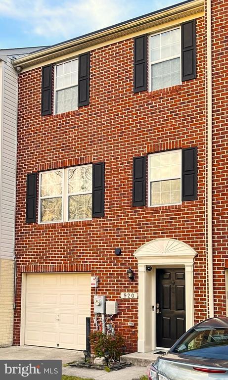 Primary Photo - 920 Hopkins Cor