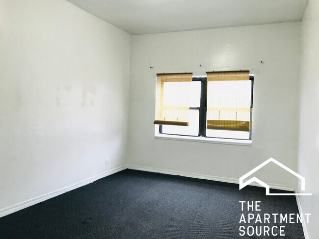 Foto del edificio - 952 N Damen Ave