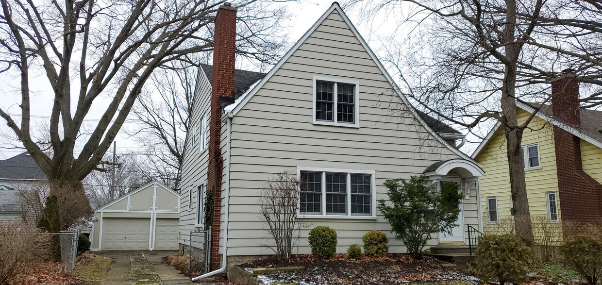 907 E 5th St, Royal Oak, MI 48067 Townhome Rentals in Royal Oak MI