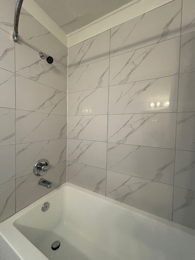 Photo du bâtiment - 1808 4th Av W