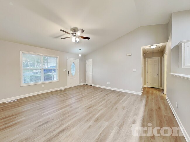 Foto del edificio - 639 Loch Lomond Cir