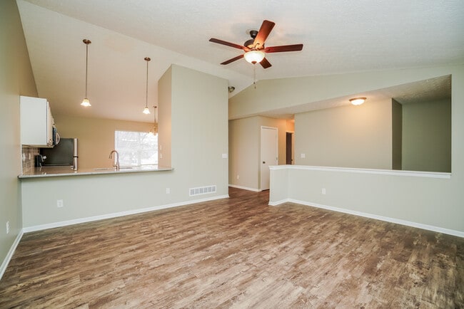 Building Photo - Beautiful 4 Bedroom with Spacious Backyard