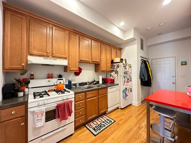 Foto del edificio - 1821 N Sheffield Ave