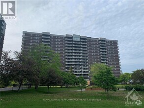 Building Photo - 1705-1705 Playfair Dr