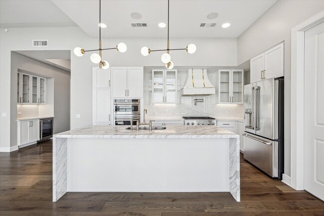 Building Photo - 9757 Katy Fwy