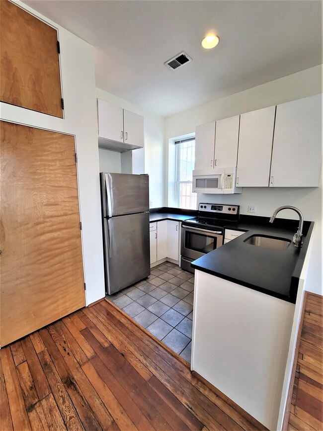 Foto del edificio - 1420 Hopkins St NW
