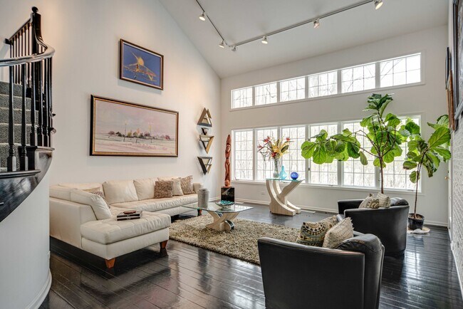 Building Photo - 150 Heathrow Ct