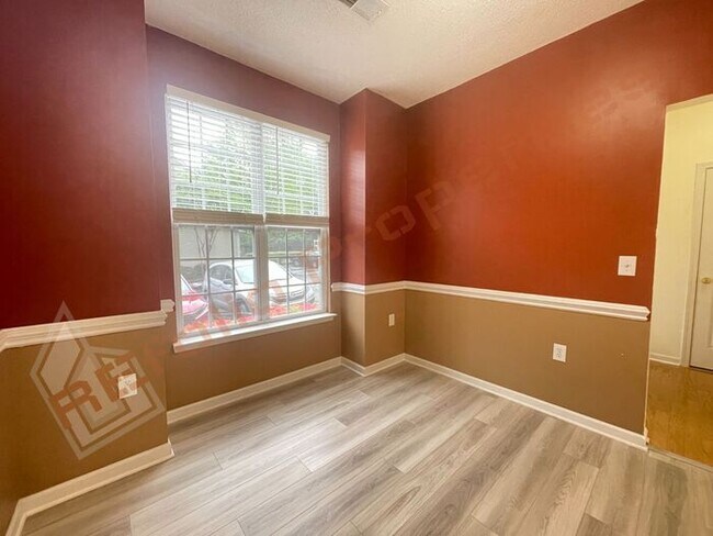 Foto del edificio - Cozy Downtown Cary Townhome with 3 Bedroom...