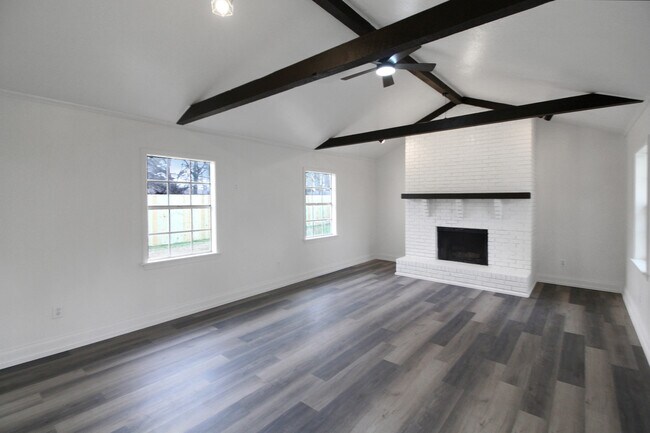 Foto del edificio - 319 Eastwood Ave