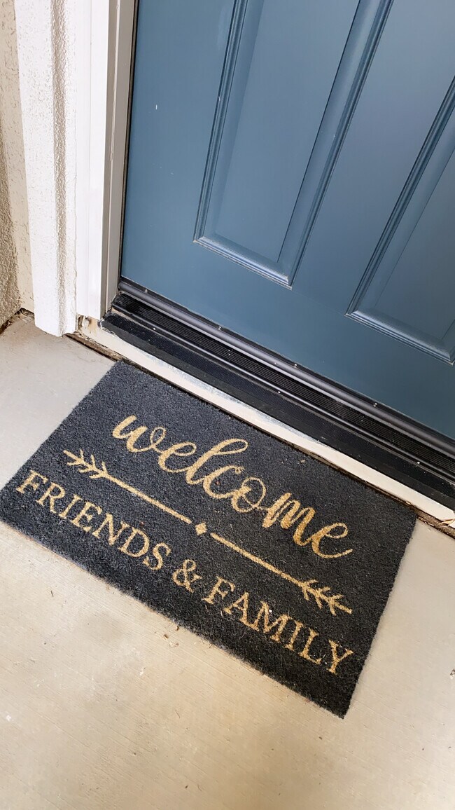 Building Photo - 6032 Mariposa Dr