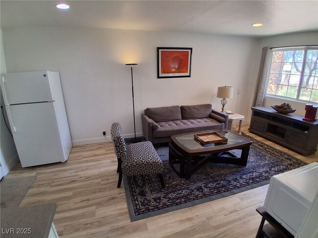 Foto del edificio - 3475 E Tompkins Ave