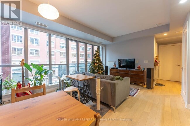 Photo du bâtiment - 55 Front St E