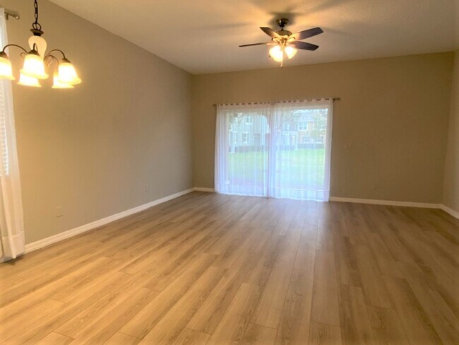 Foto del edificio - Gorgeous End Unit Townhome in Grande Champions!