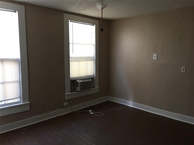 Building Photo - 1814 Ave M 1/2