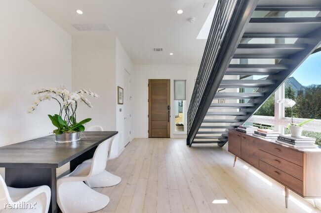 Building Photo - 3 br, 2.5 bath Condo - 2606 Sutherland St