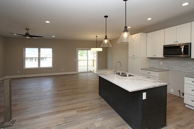 Building Photo - 721 S 41st Cir