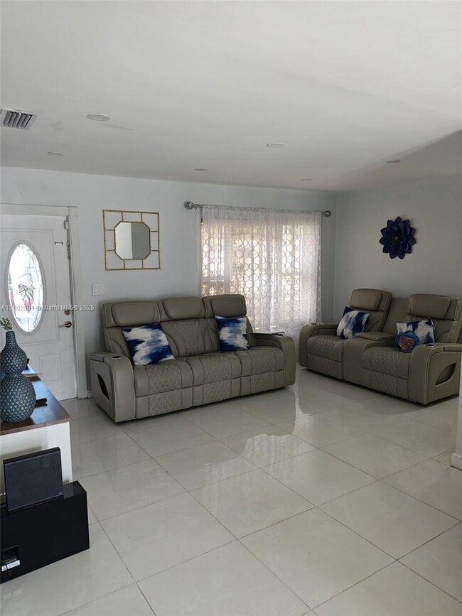 Foto del edificio - 3404 NW 181st St