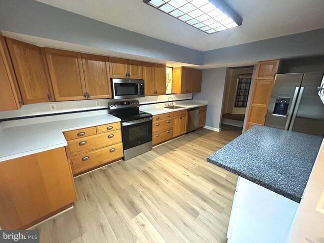 Building Photo - 15723 Edgewood Dr