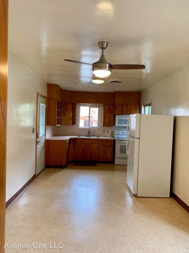 Building Photo - 2 br, 1.5 bath House - 3416 Alamo Pl S.