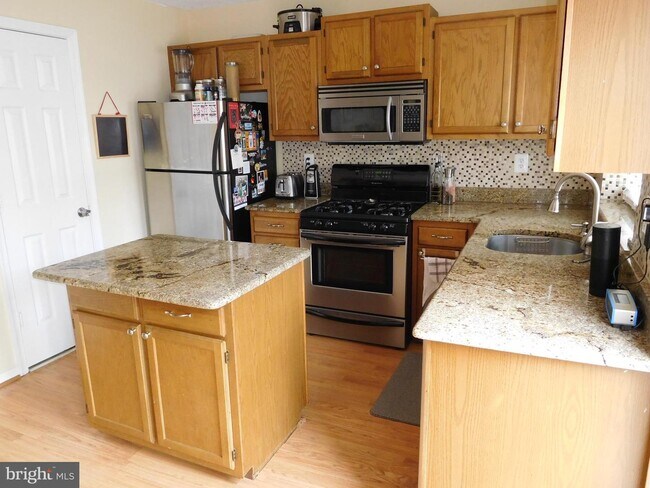 Building Photo - 7903 Old Carriage Trail