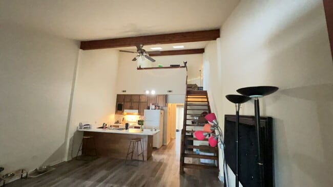 Foto del edificio - Perfect 1 Bedroom 1.5 Bathroom Townhome! Newer Flooring, Paint, and Appliances!