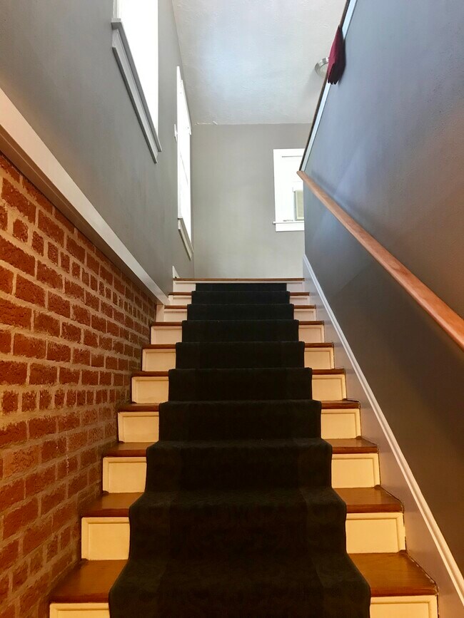 Entryway - 4710 Mt Vernon St