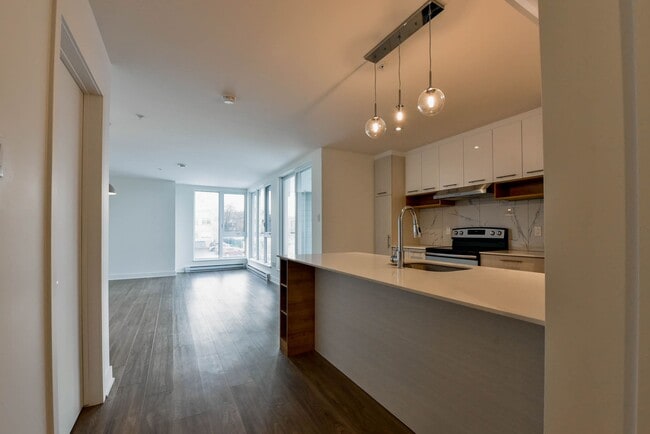 Building Photo - 9675 Av Papineau