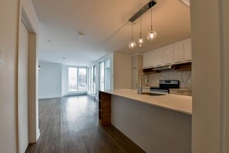 Building Photo - 9675 Av. Papineau
