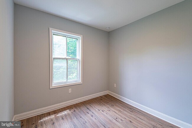 Building Photo - 2037 Mt Vernon St