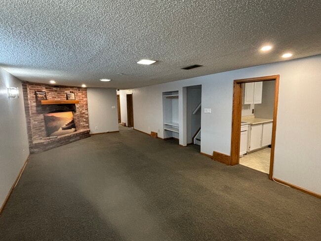 Building Photo - 120 Cumberland Av S