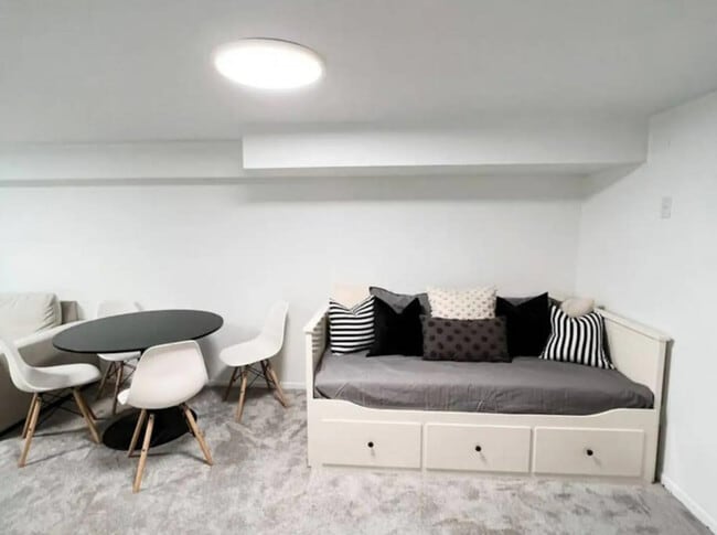 Building Photo - 2392 S 200 W