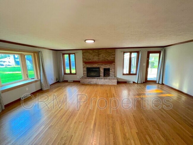 Building Photo - 13203 Chevy Chase Dr