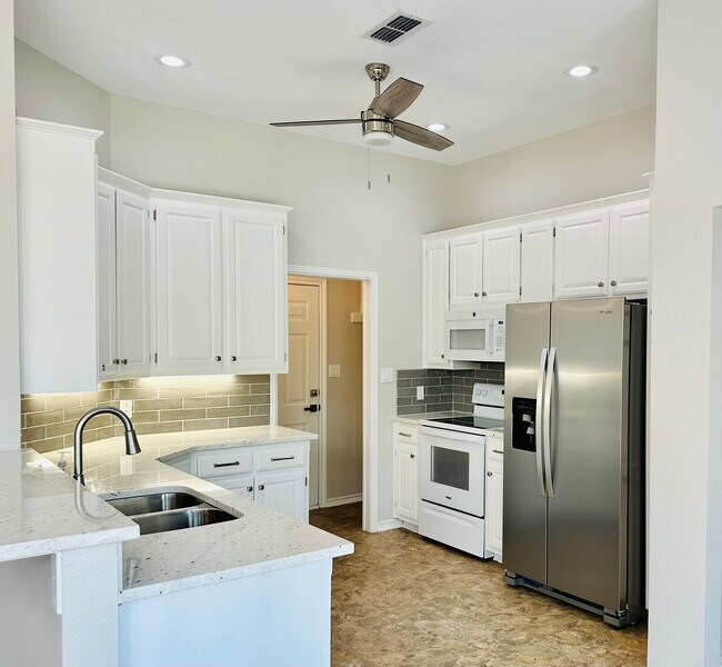 Foto del edificio - 12193 Rolling Oaks Dr