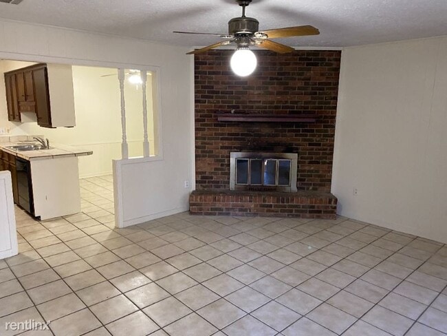 Building Photo - 2 br, 1 bath Townhome - 167 Mccluer Rd Apt B