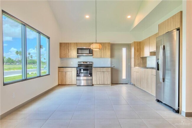 Building Photo - 2613 Woodpecker Rd