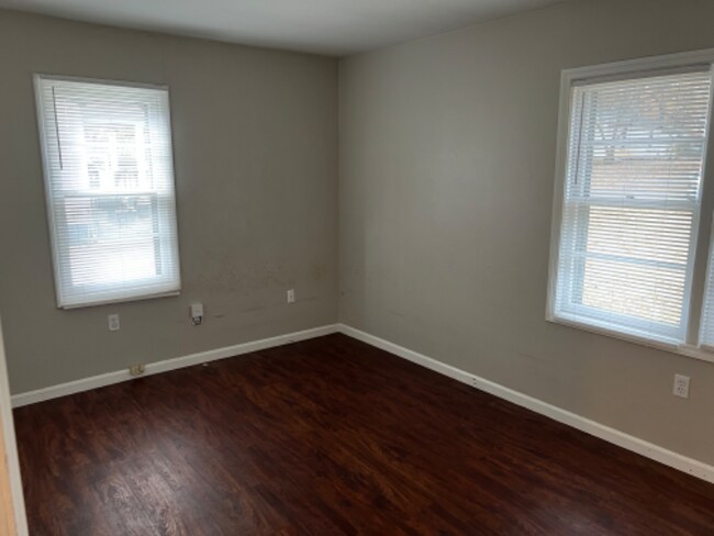 Building Photo - 3903 10th Ave SW