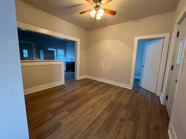 Building Photo - 2 Bedroom Single Family Home on Northside