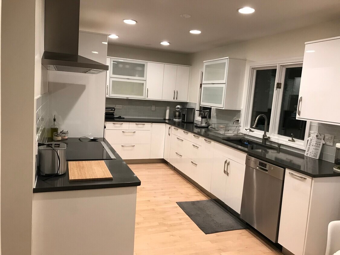 Foto principal - 1872 Mission Hills Ln