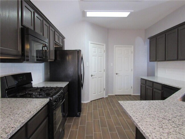 Foto del edificio - 3512 Roberto Clemente Ln