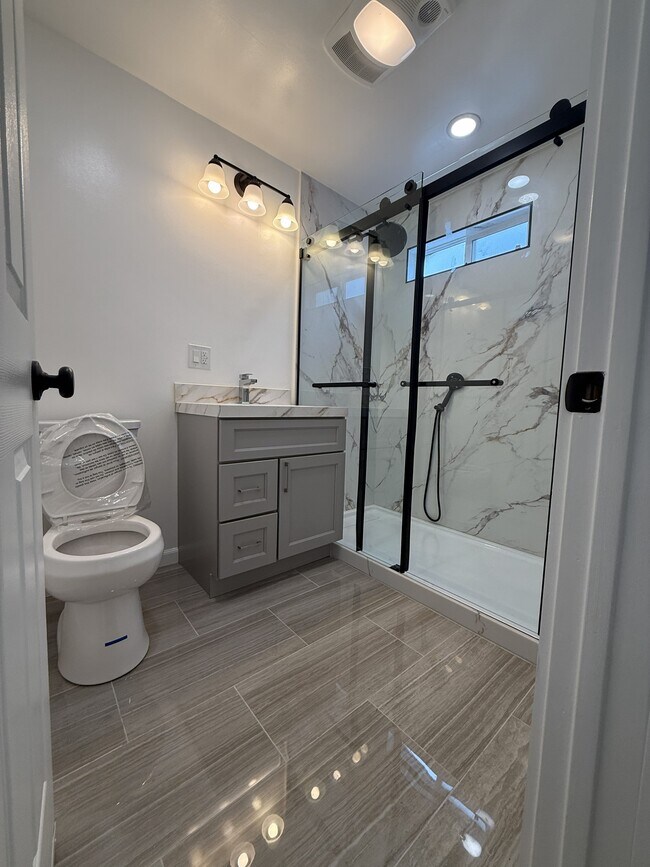 Foto del edificio - 1921 Harmon St