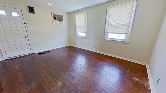 Building Photo - Single Family