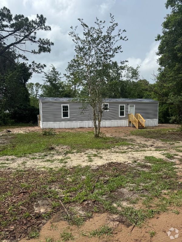 Building Photo - 17062 Barnard Ln