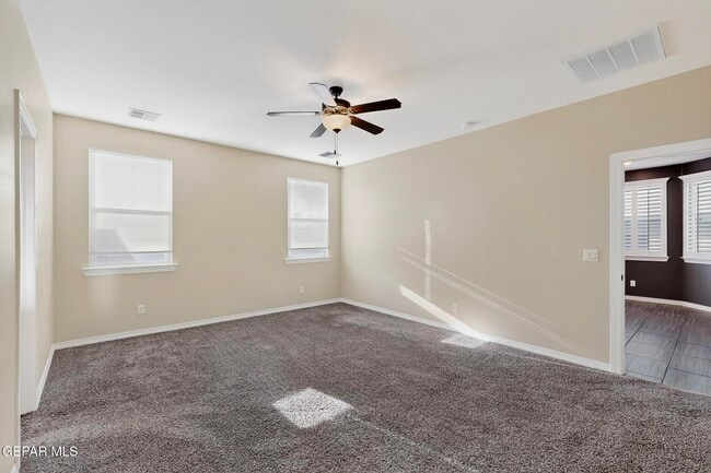 Building Photo - 220 S Manzanita Dr