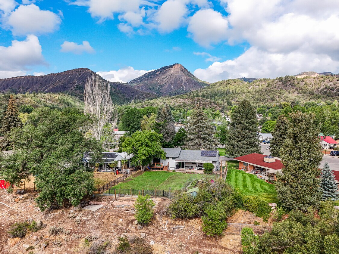 Foto principal - 1936 Crestview Dr