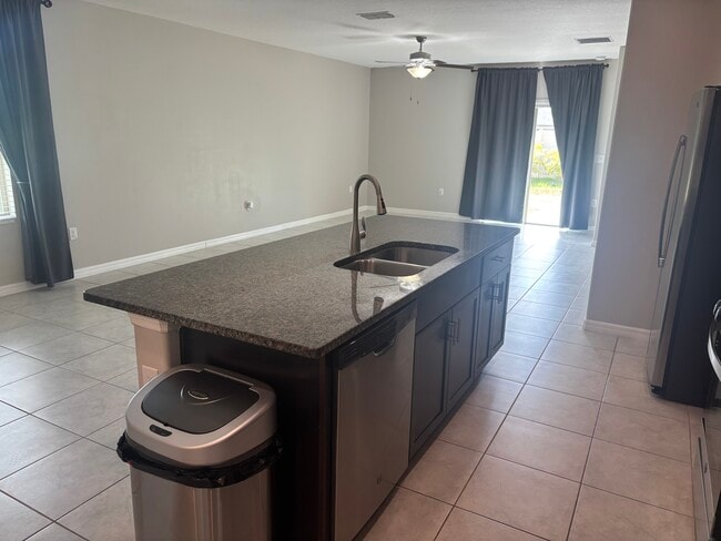 Foto del edificio - 9663 Channing Hill Dr