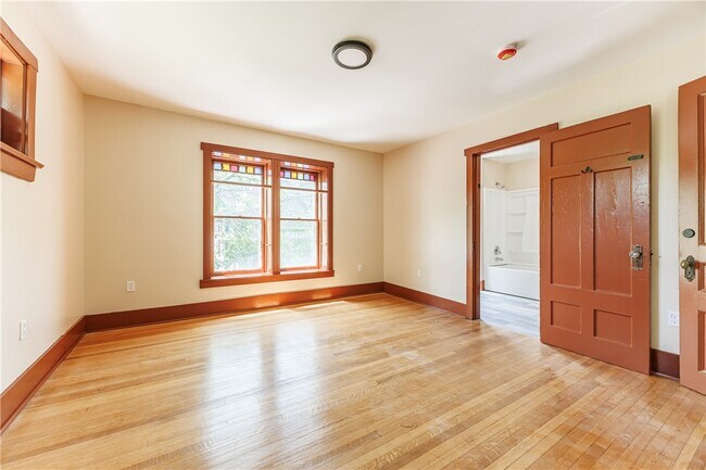 Foto del edificio - 266 Lyndhurst St