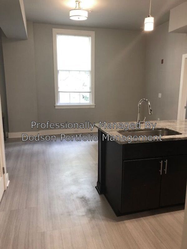 Foto del edificio - 421 E Franklin St