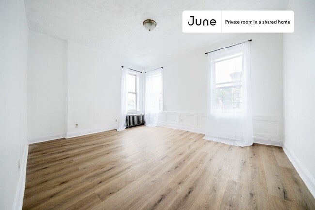 Building Photo - Room in Shared 4 bed/1 bath home in Sunset Park