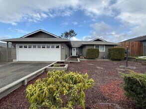 Building Photo - 2045 Hayes St