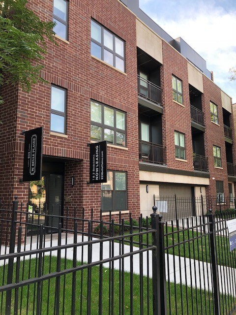 Building Photo - 931-933 Belle Plaine Ave